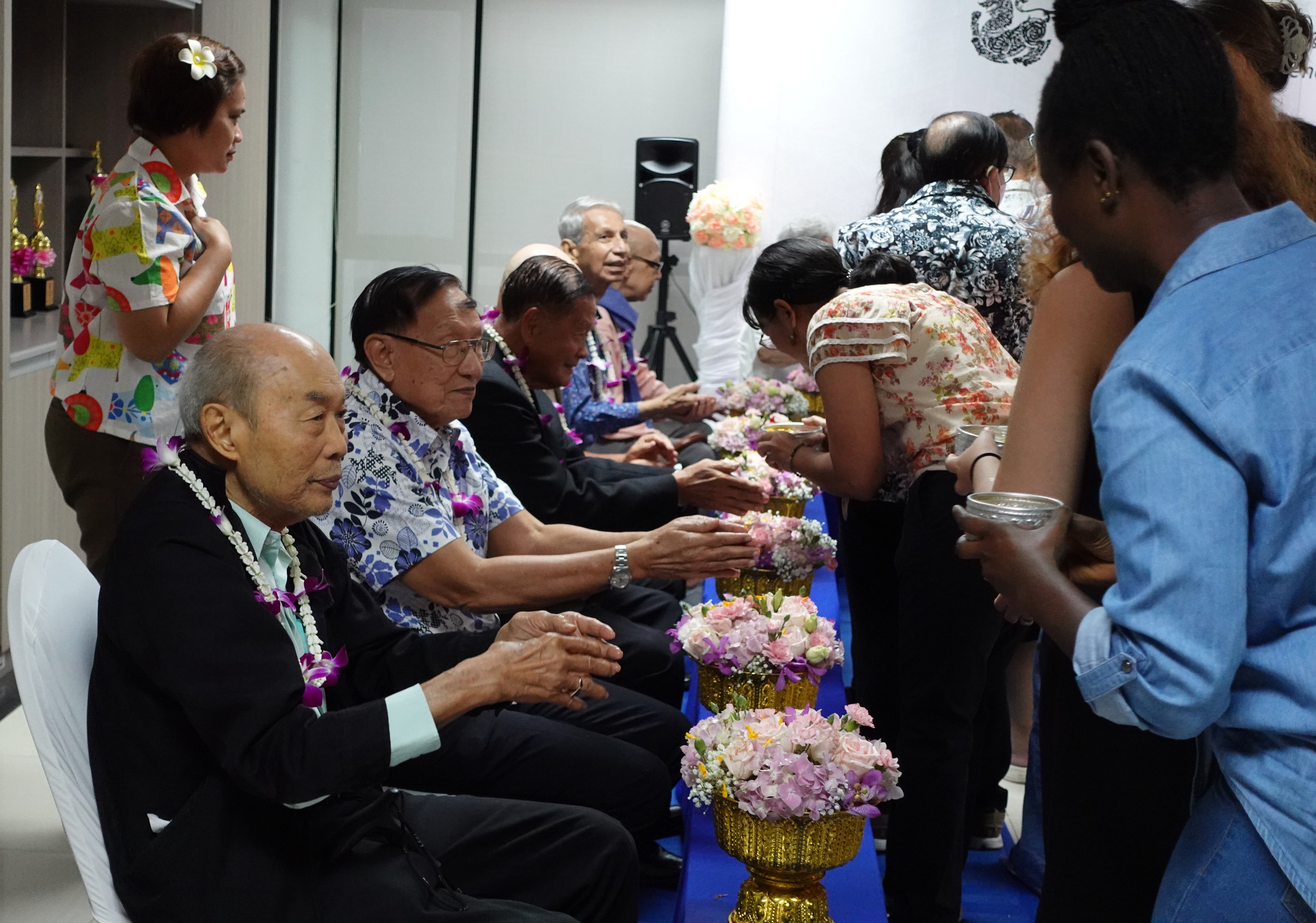 Rod Nam Dam Hua Ritual